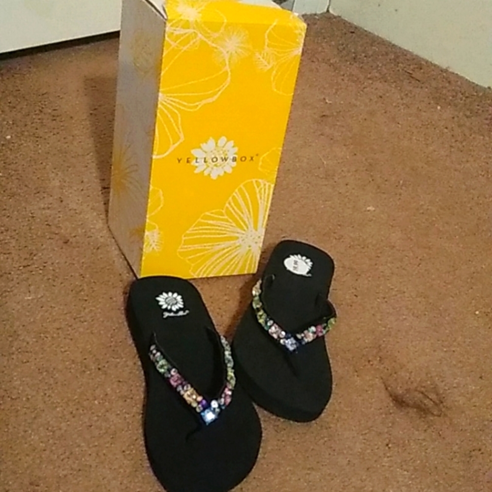 FLIP FLOPS
